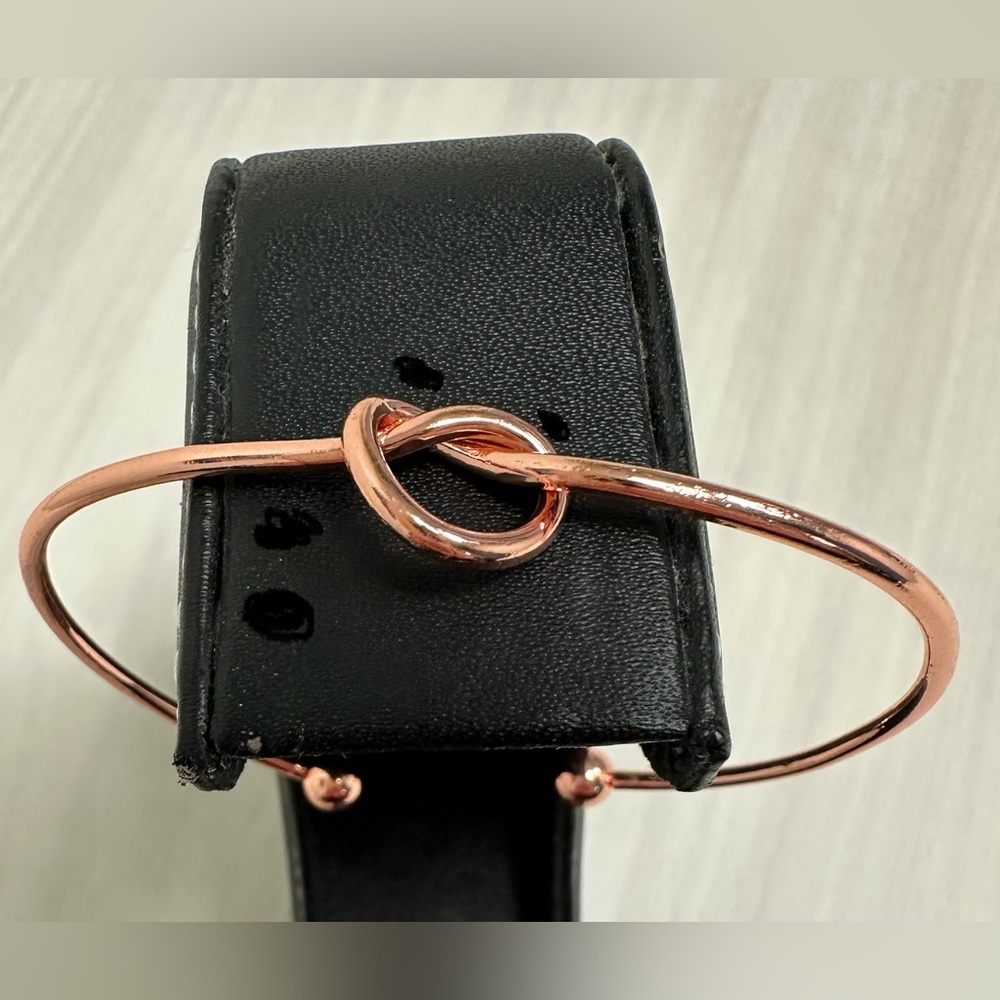 Chic Rose Gold Tone Bracelet Bundle - 7 in total (one being a Chamilia) - Picture 9 of 16